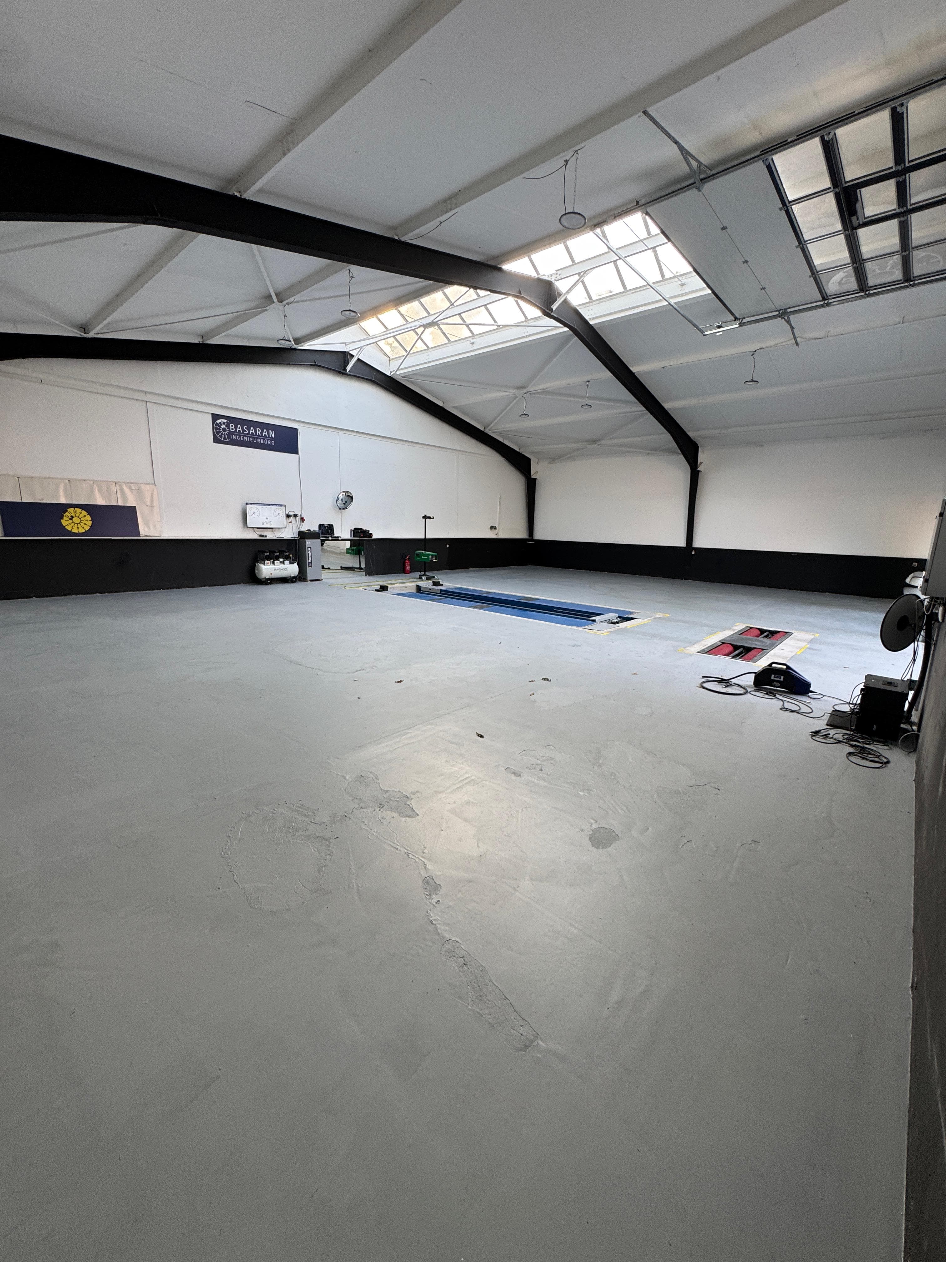 Unsere Prüfhalle mit modernster Prüftechnik